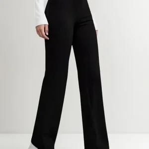 Calza recta de algodón nacional.